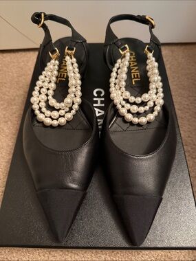 CHANEL Black Leather Pointed Slingback Flats with Pearl Strands